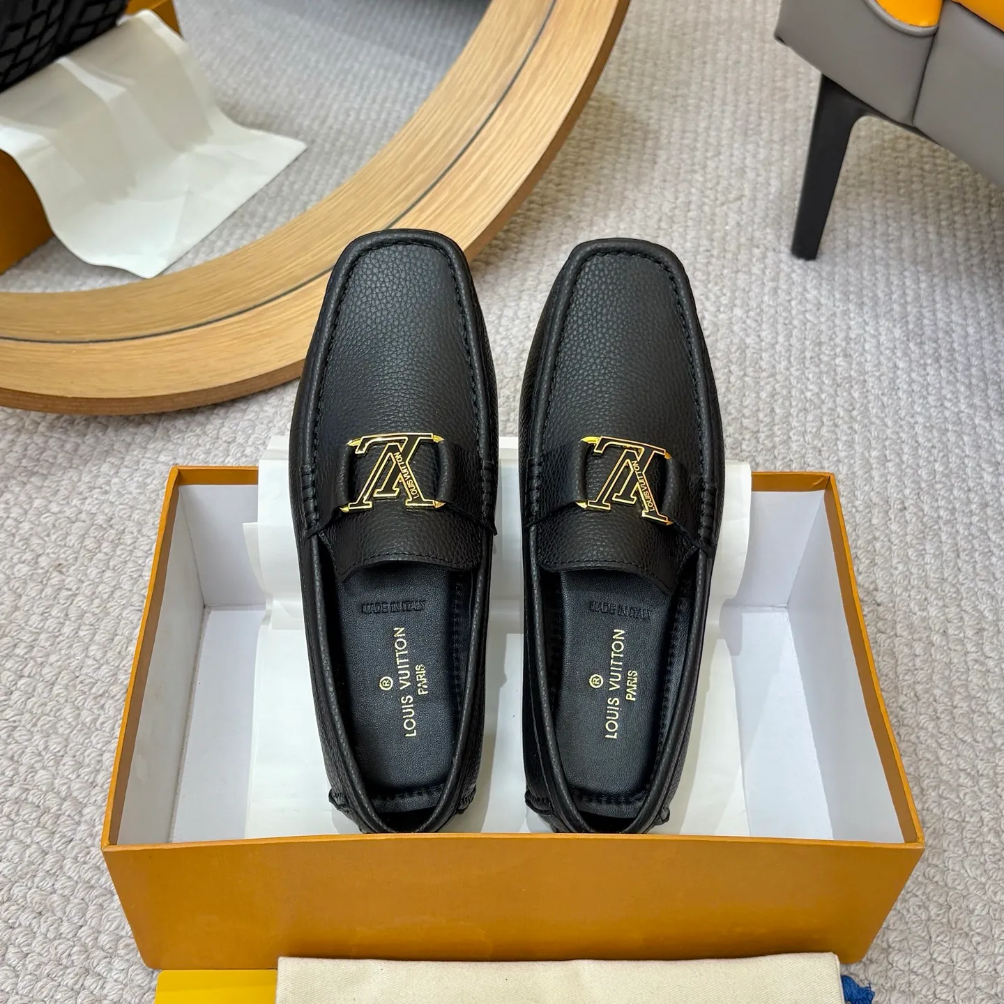 Men's men's shoes 💰420 (Yangli) LV 2⃣️0⃣️2⃣️5️⃣Spring and summer counter GLORIA series models ✈️Original factory special leather production, original last type. A classic driving slip-on casual shoe that shows an elegant style with exquisite craftsmanship details such as Monogram embossing all over the upper🌀Italian imported calfskin fabric Sheepskin foot pads➕Inside～Private mold replica sole Unique style Comfortable driving slip-on Size: 4-12 (38-46) Comes with [Counter packaging: original box, wrapping paper, card, instruction manual, shoehorn, cloth bag] No pressure to enter and leave the counter!